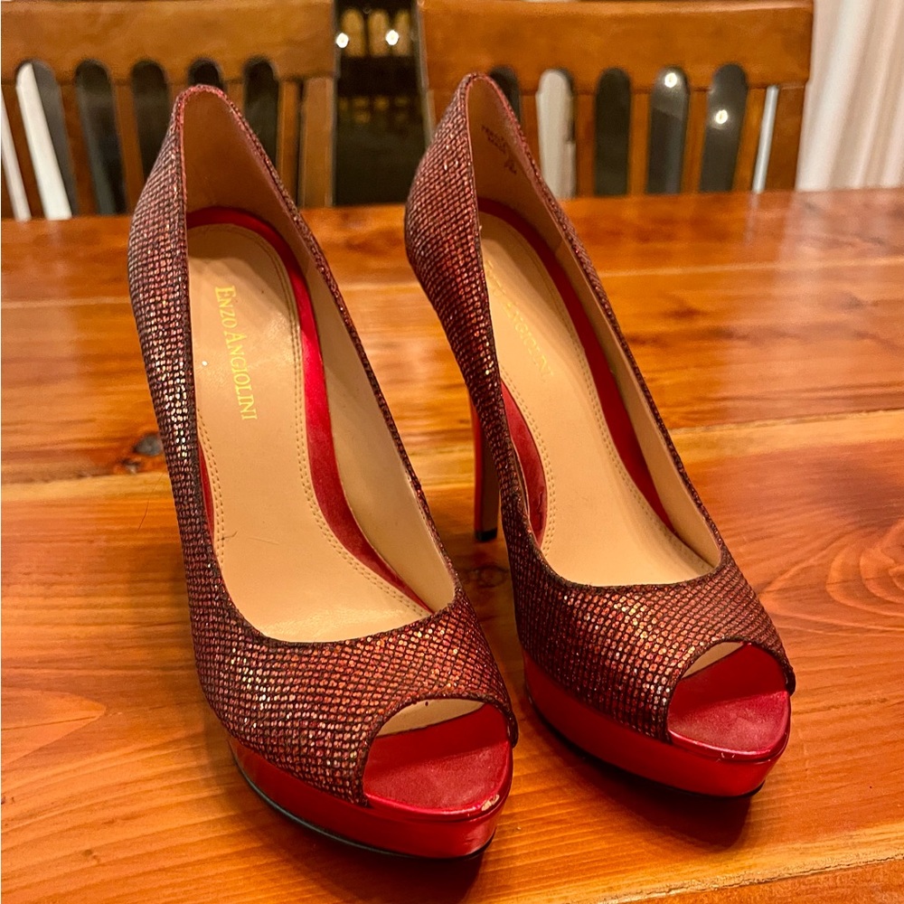 Size 8 Enzo Angiolini red ruby slippers